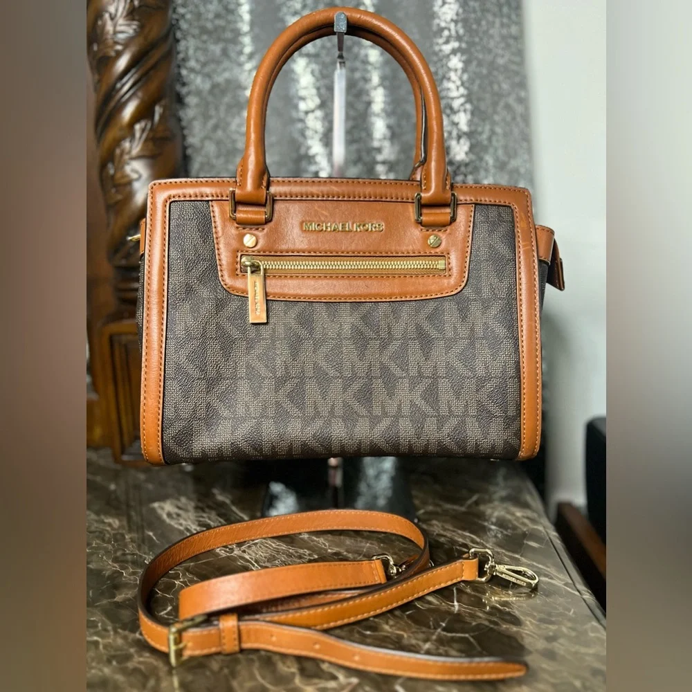 Michael Kors: Medium Selma Satchel Tote Bag in Signature Brown Logo